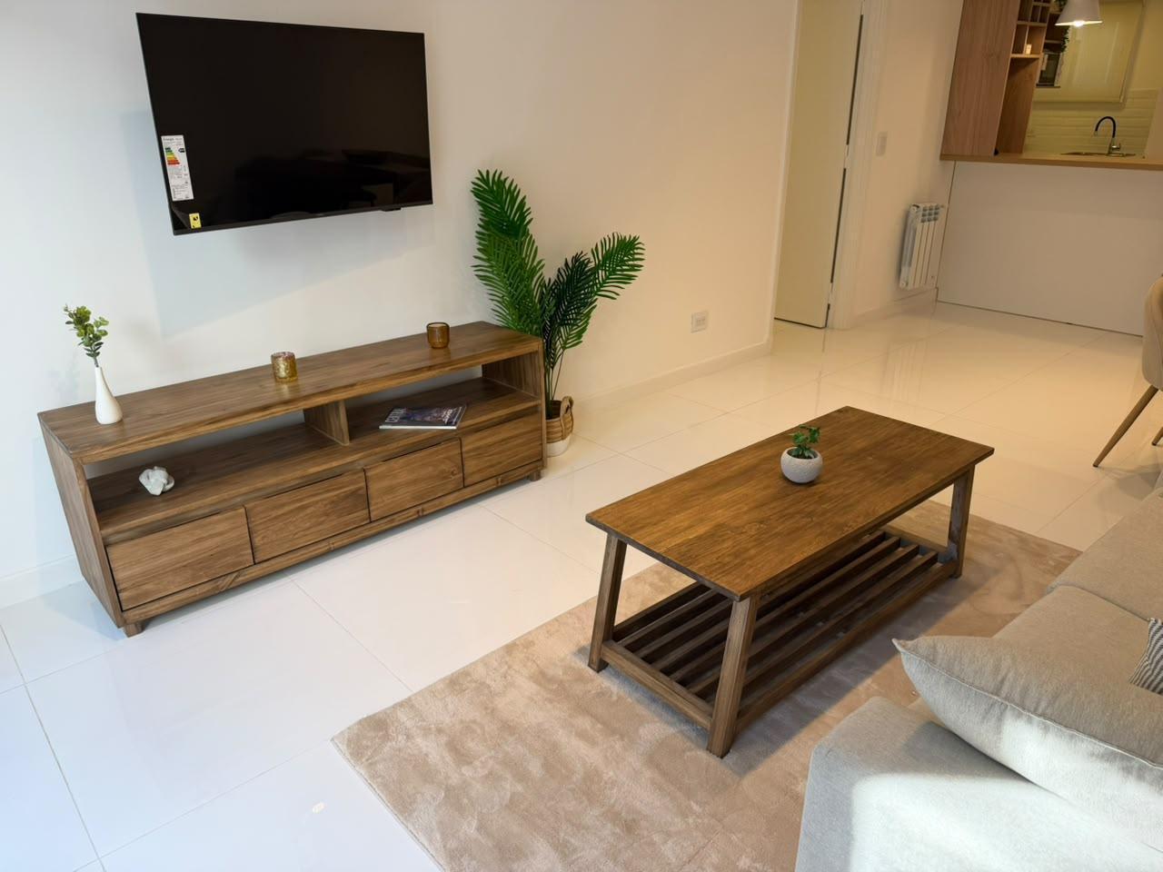 Foto de Departamento de tres ambientes con balcón. Reciclado y Amoblado., imagen 2