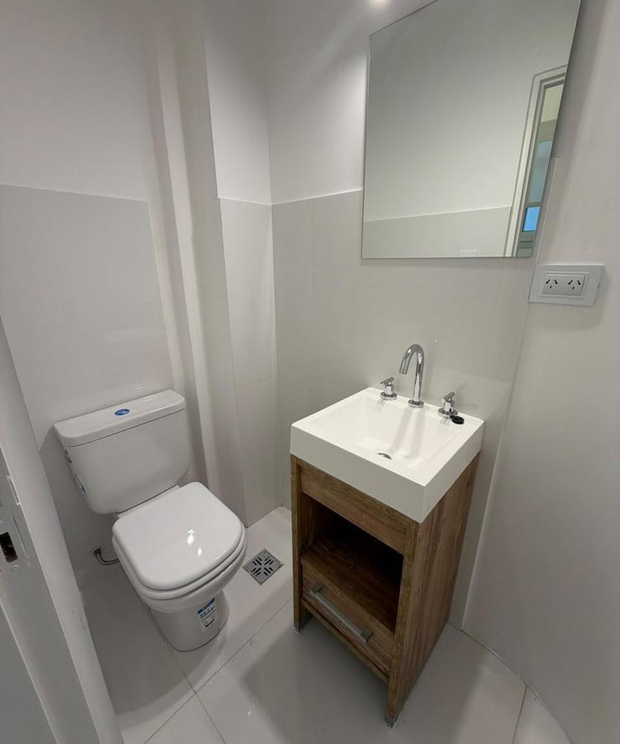 Foto de Departamento de tres ambientes con balcón. Reciclado y Amoblado., imagen 5