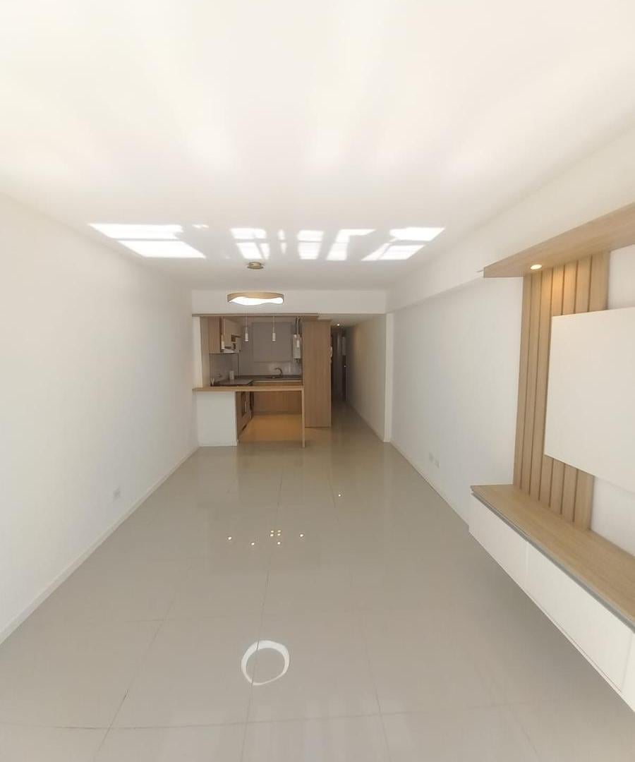 Foto de Departamento de tres ambientes a la calle con balcón. Reciclado., imagen 4