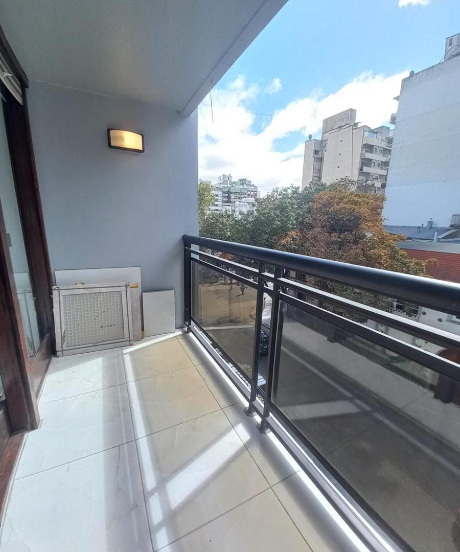 Foto de Departamento de tres ambientes a la calle con balcón. Reciclado., imagen 5
