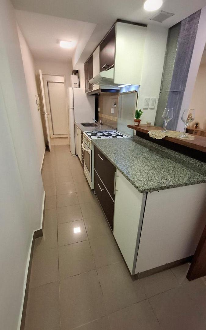 Foto de Departamento de tres ambientes. Contrafrente luminoso. Amoblado., imagen 4