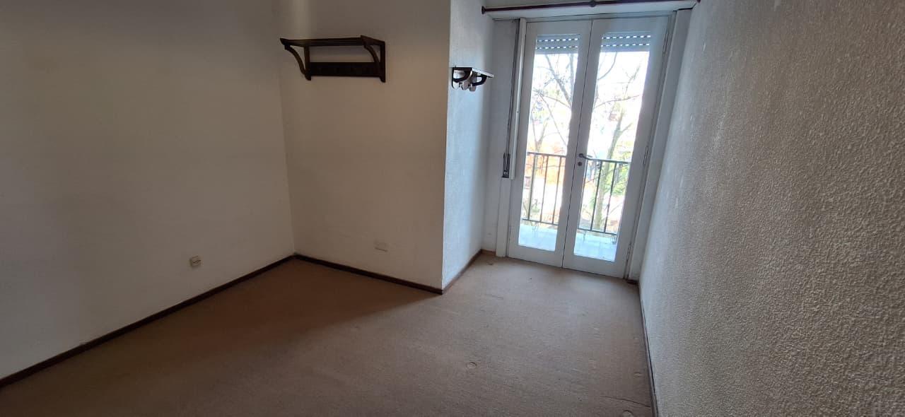 Foto de Departamento de dos ambientes con dos balcones a la calle., imagen 5