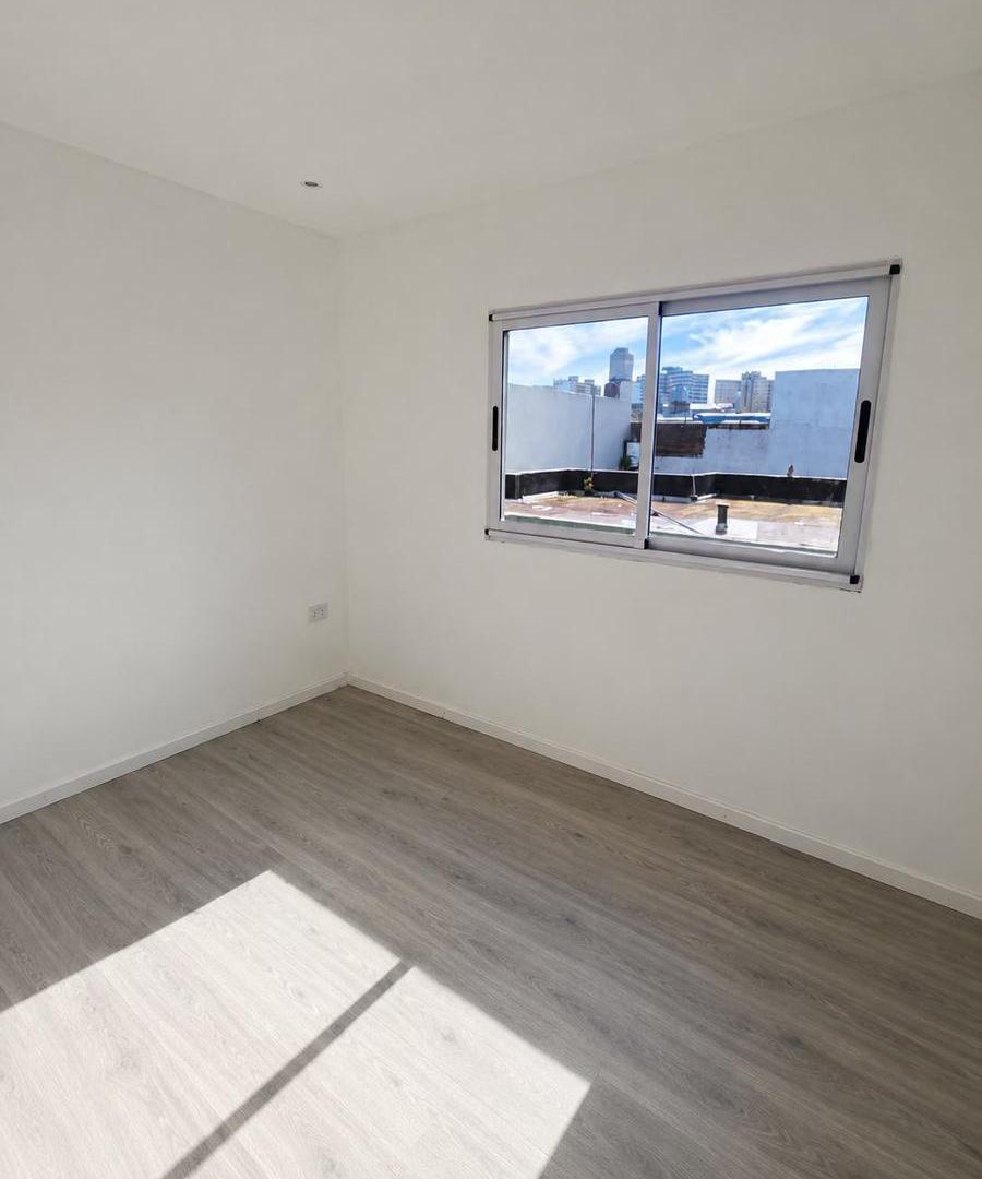 Foto de PH de cuatro ambientes en duplex. A la calle con patio propio., imagen 5