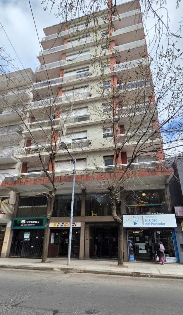 Foto de Departamento dos ambientes con dependencia. Balcón saliente., imagen 1