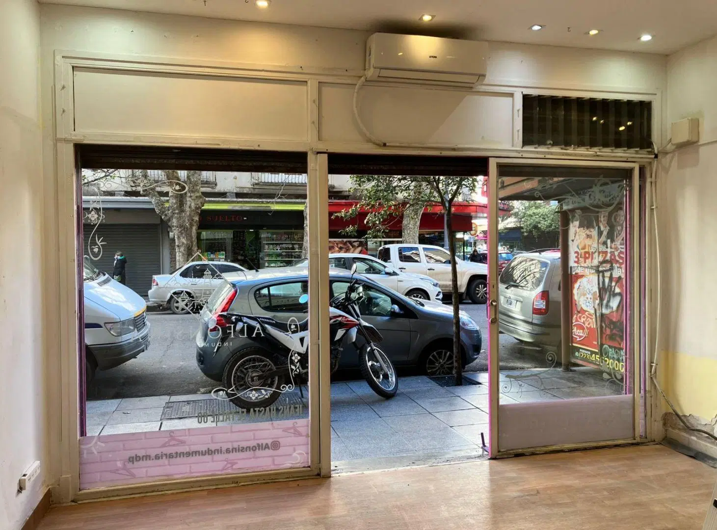 Local en Centro con persiana metalica 2