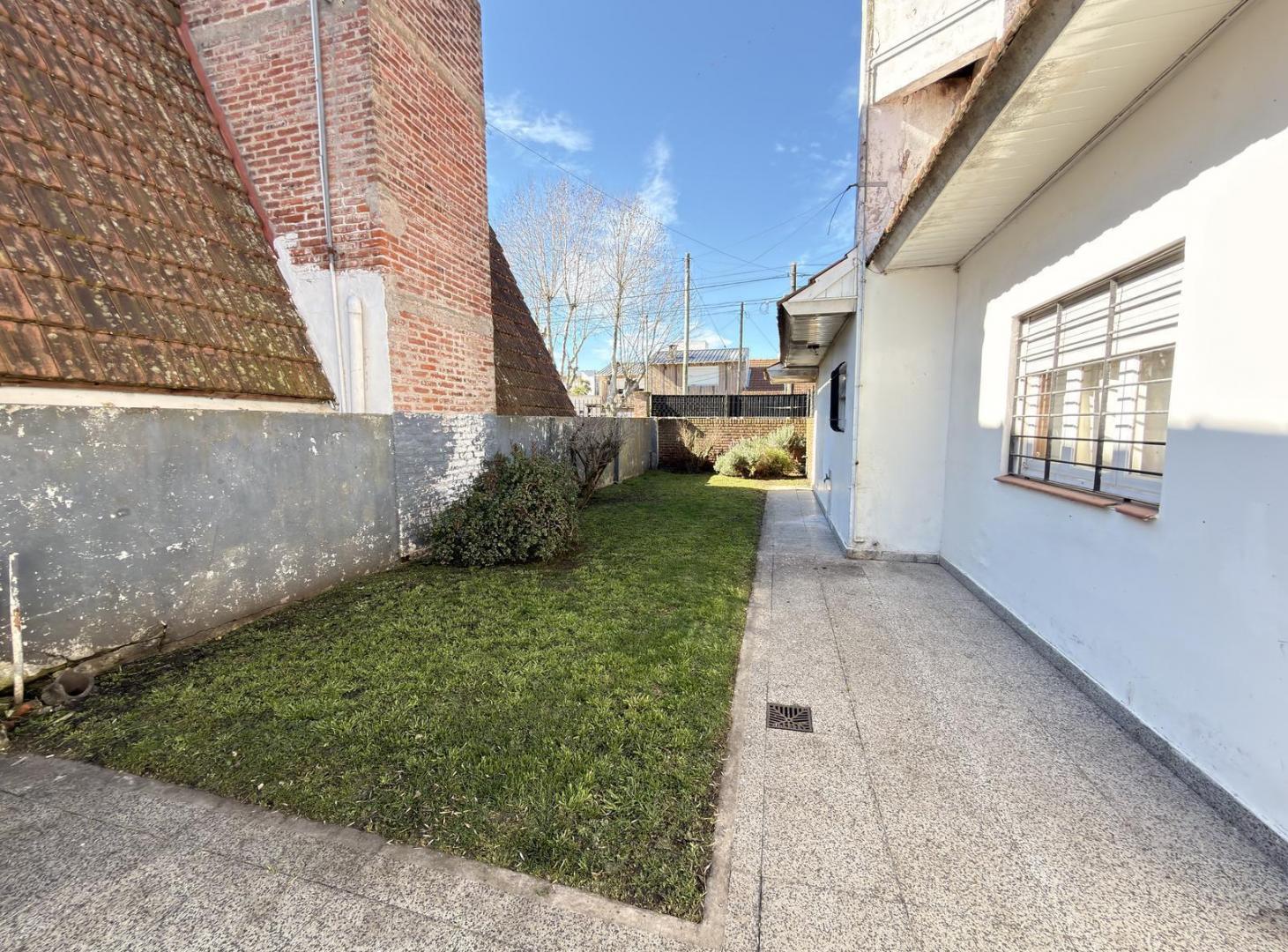 Foto de Casa en esquina con parque y garage doble, imagen 3