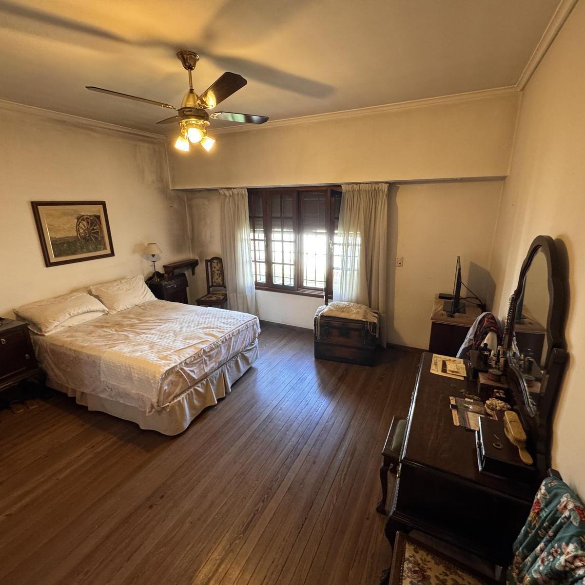Amplia Casa con Pileta en Venta en El Barrio Inglés de Temperley 4