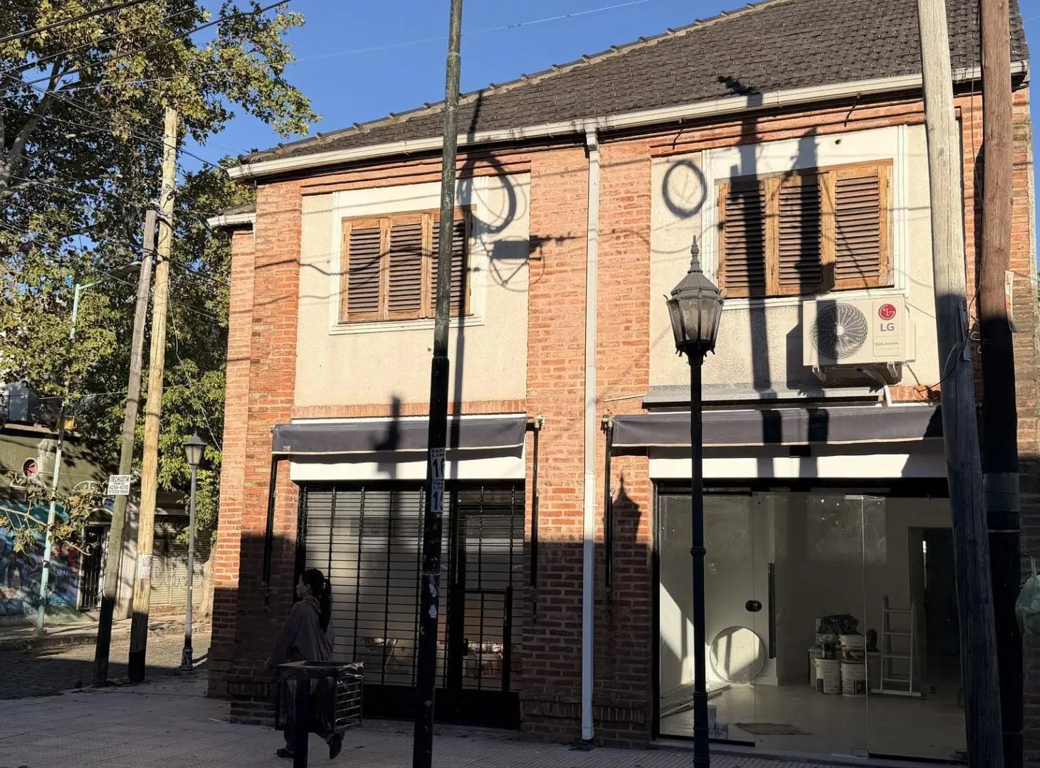 Local a estrenar en calle 25 de Mayo y Suarez en Temperley 3