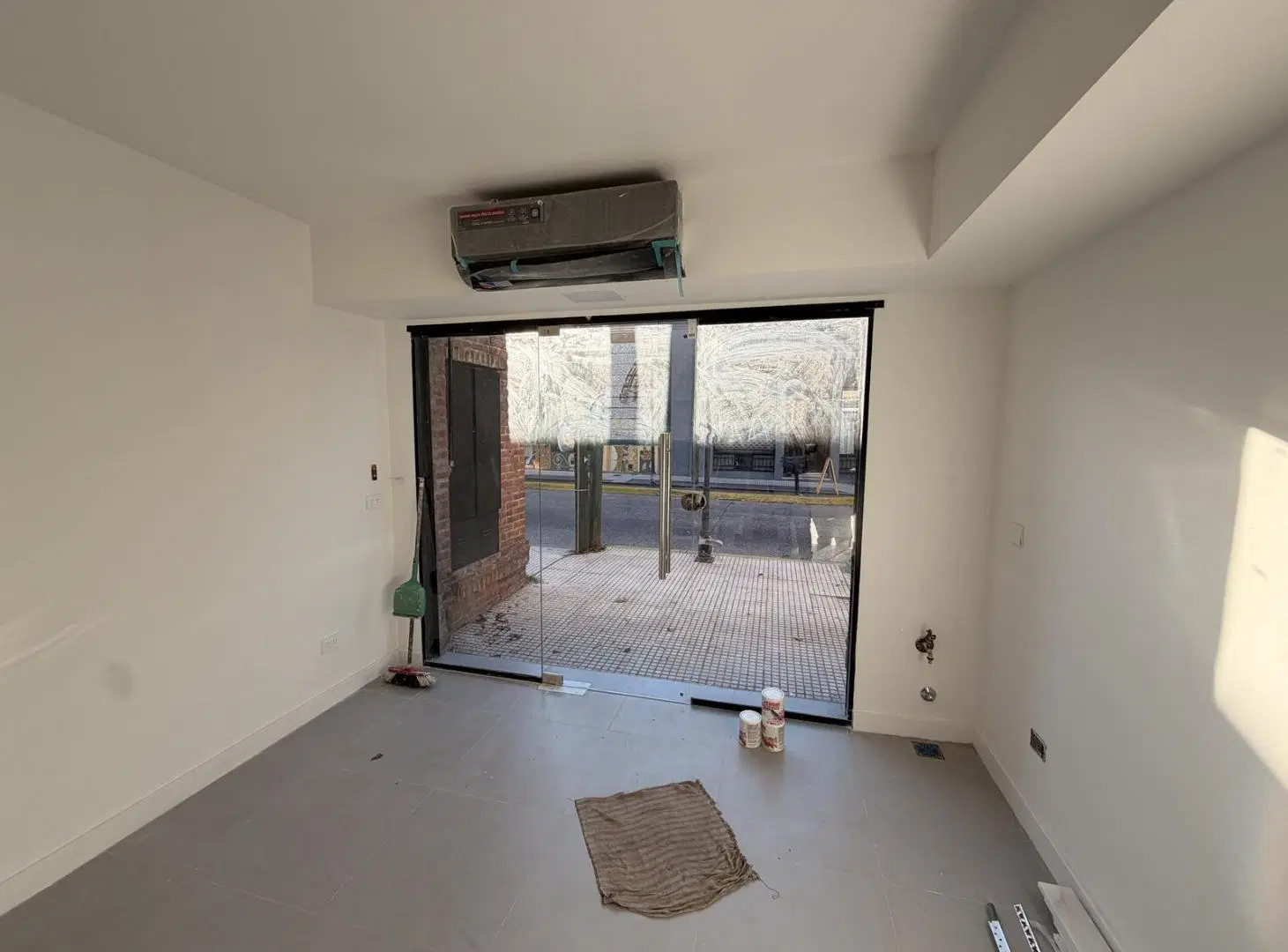 Local en Venta - a estrenar en calle 25 de Mayo en Temperley 8
