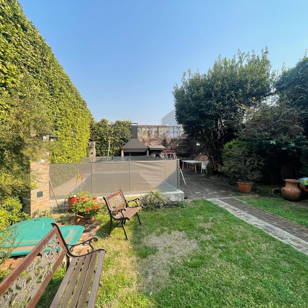 Casa con Parque y Pileta en Villa Urquiza 2