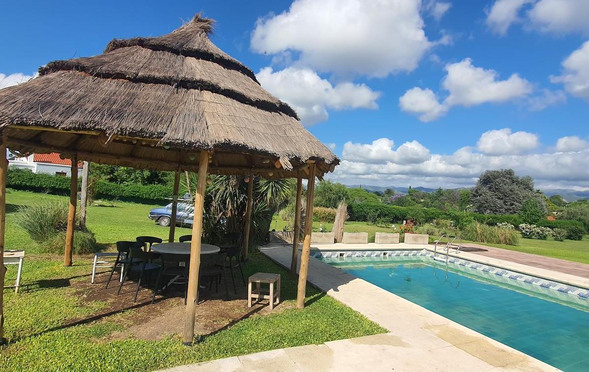 Se Venden 3 Casas con Terreno de 10800 m² en Villa Allende Golf! 2