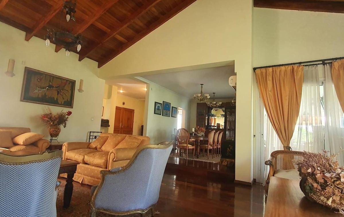 Se Venden 3 Casas con Terreno de 10800 m² en Villa Allende Golf! 1
