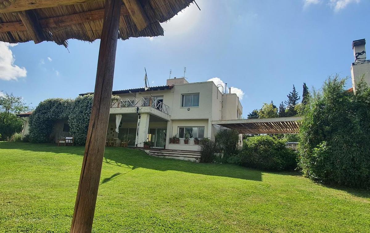 Se Venden 3 Casas con Terreno de 10800 m² en Villa Allende Golf! 5