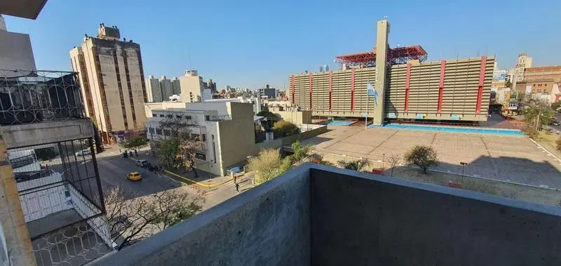 Vendo depto 1 dorm c balcón FRENTE CENTRAL DE POLICIA!!!!!ALBERDI!! 5