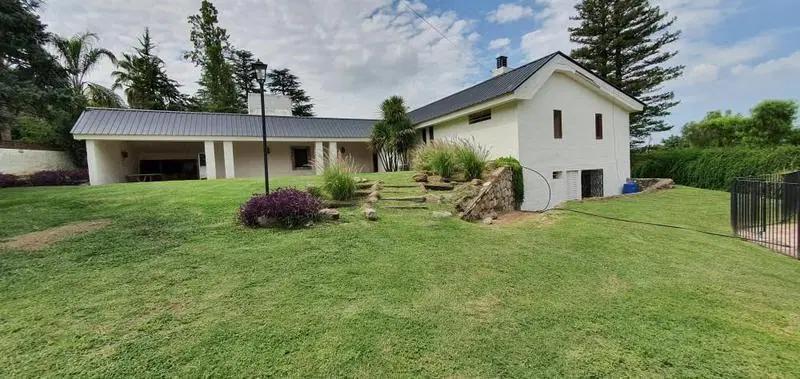 Se vende hermoso caserón + casa de casero en Villa Allende Golf! a pocas cuadras 2
