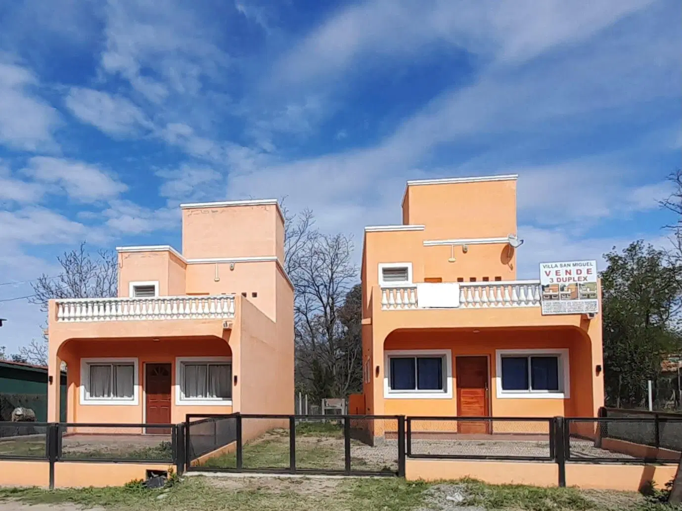 Duplex en venta - Tanti - a metros de ruta 28. 3