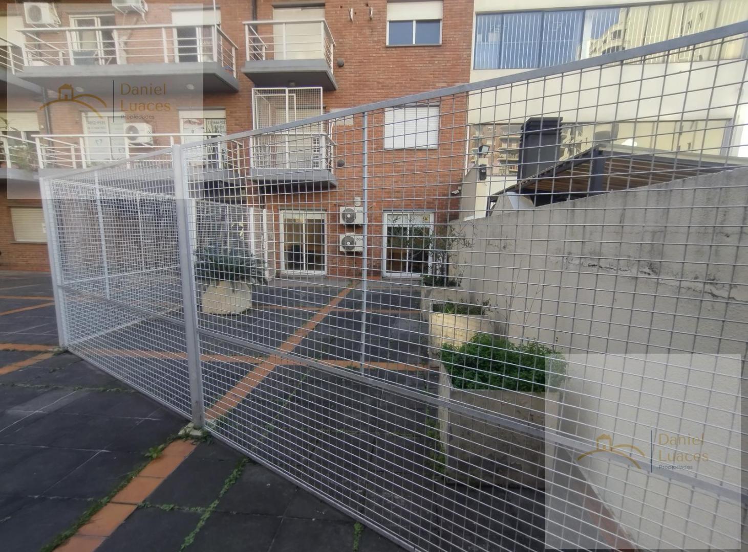Foto de Amplia y moderna oficina con cochera en Moron, imagen 5