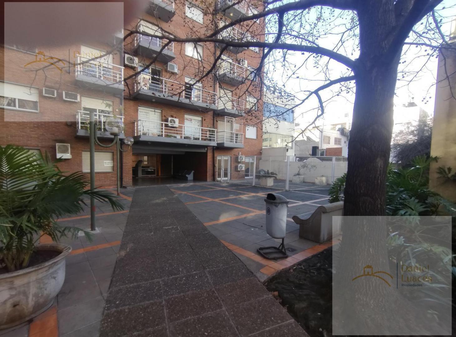Foto de Amplia y moderna oficina con cochera en Moron, imagen 3