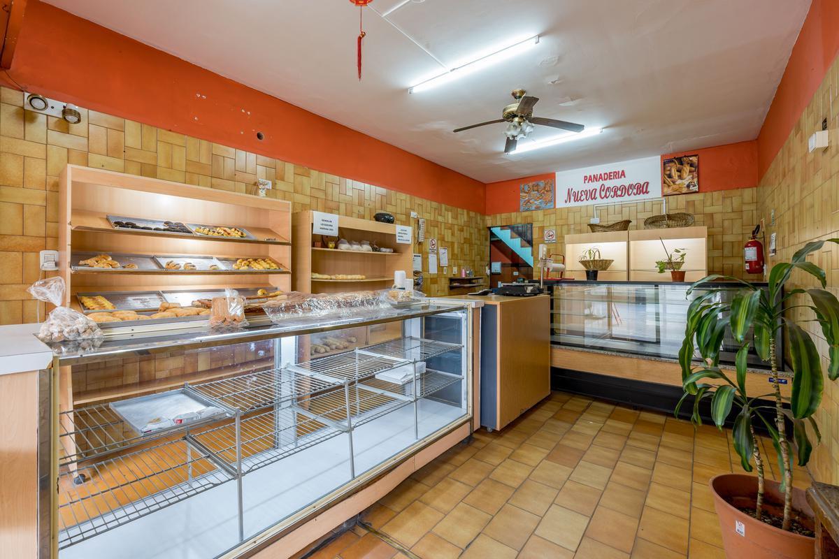 Venta/permuta - Casa Planta Alta con Local Comercial - Luis Agote, Rosario. 4