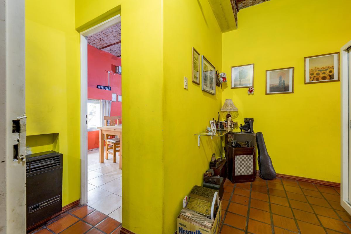 Venta/permuta - Casa Planta Alta con Local Comercial - Luis Agote, Rosario. 2