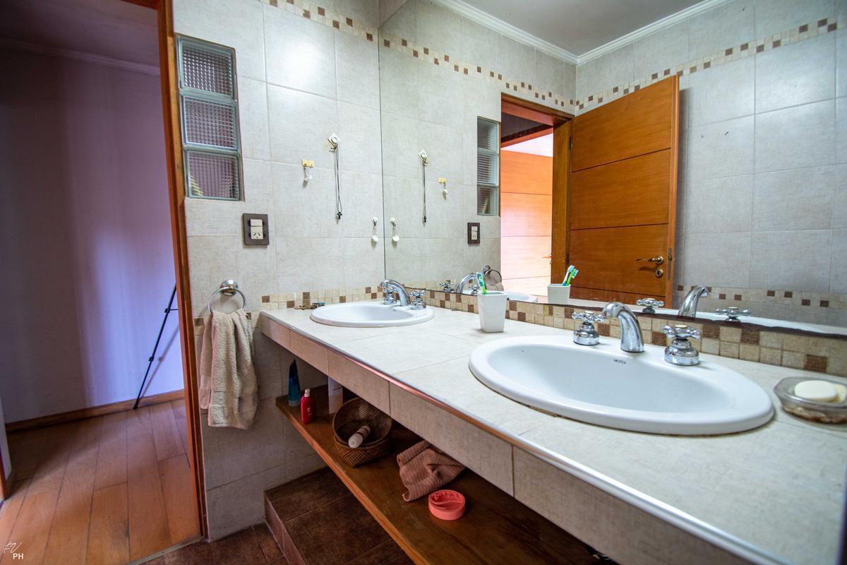Venta/permuta - Casa 5 Dorm., Patio y Cochera - Azcuénaga, Rosario. 3