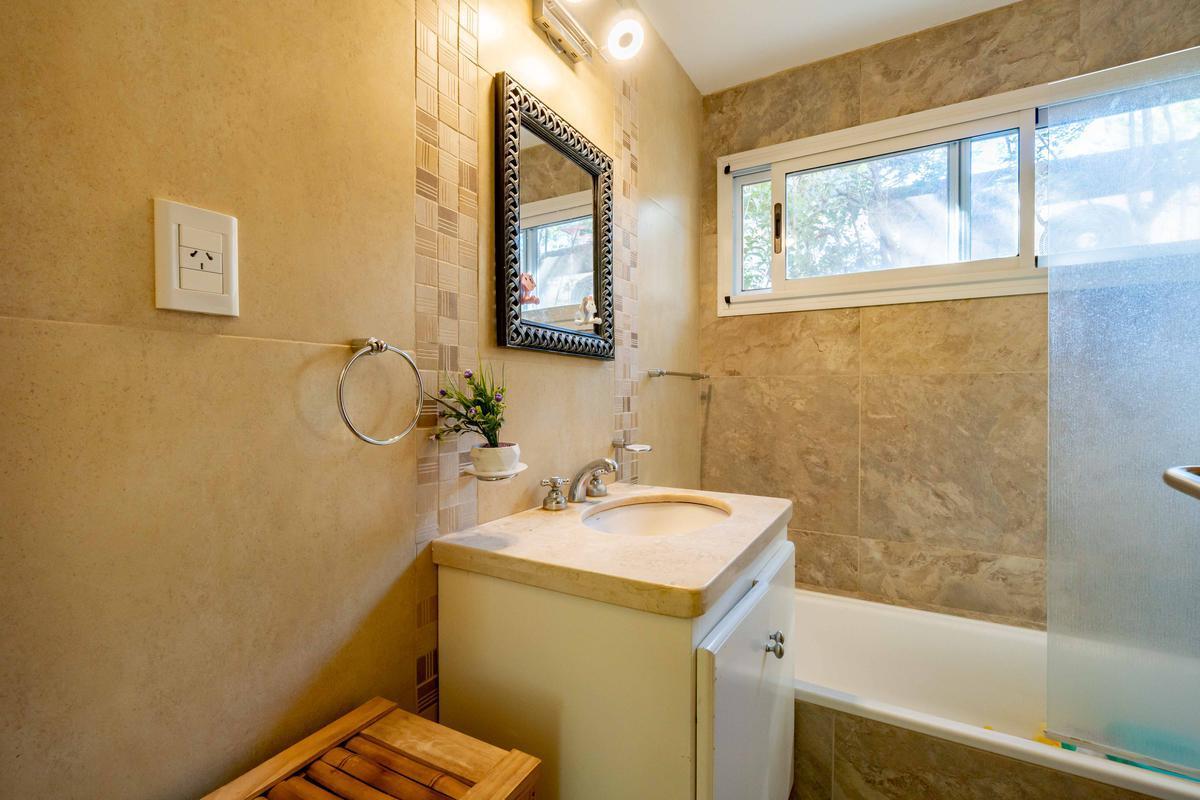 Venta/permuta – Casa - 2 Dorm. - 1200 m² de Lote y Piscina - Funes 5