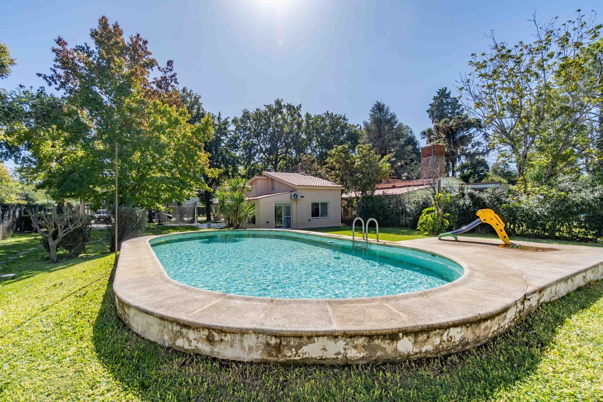 Venta/permuta – Casa - 2 Dorm. - 1200 m² de Lote y Piscina - Funes 2
