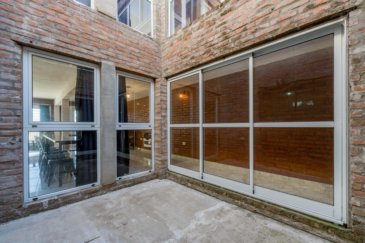 Venta/permuta - Casa 2 Doritorios con Jardín y Cochera - Fighiera 3