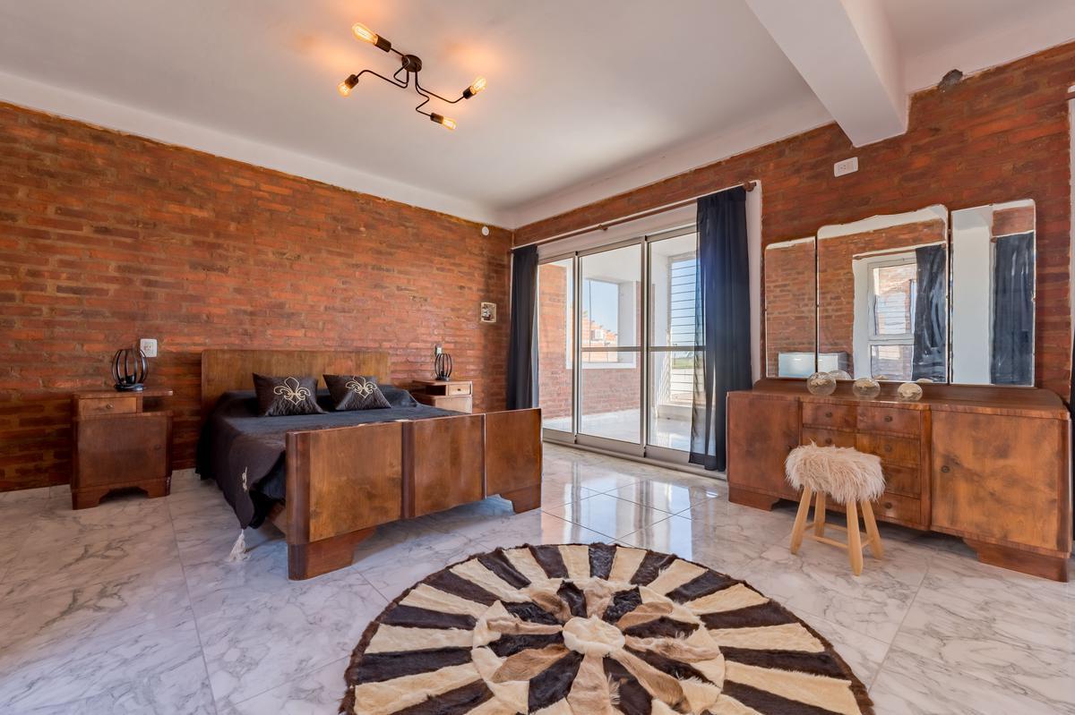 Venta/permuta - Casa 2 Doritorios con Jardín y Cochera - Fighiera 4