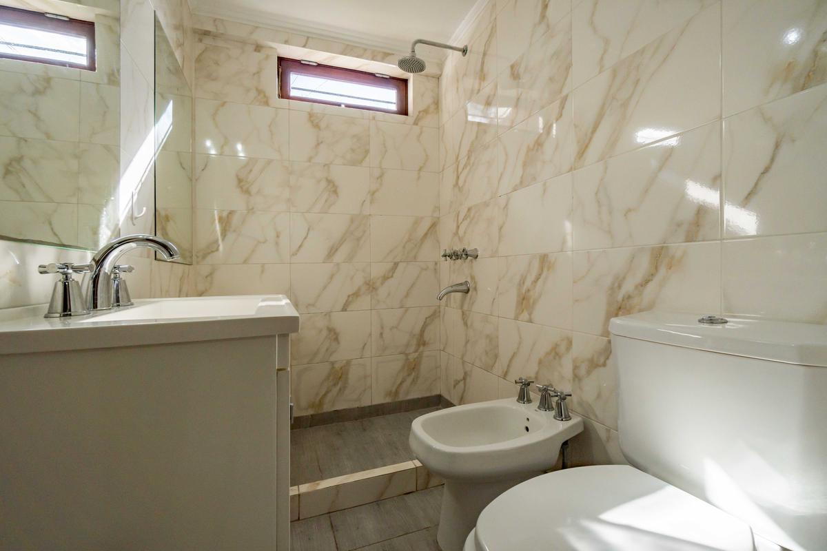 VENTA/PERMUTA - Casa de 3 dormitorios, patio y cochera - Urquiza, Rosario
