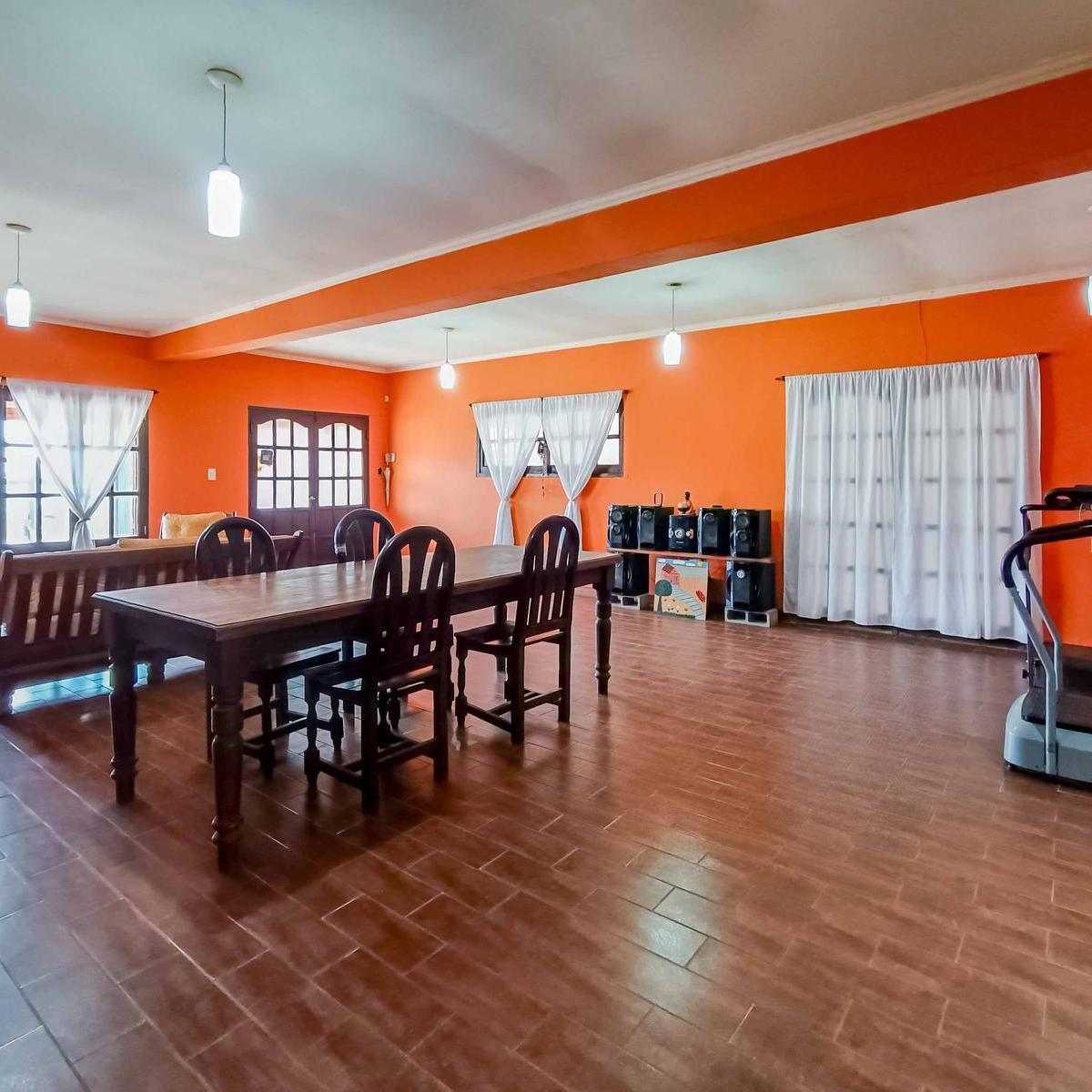 Foto de VENTA/PERMUTA - Casa - 3 Dormitorios - Pileta - Cochera - Luis, imagen 3