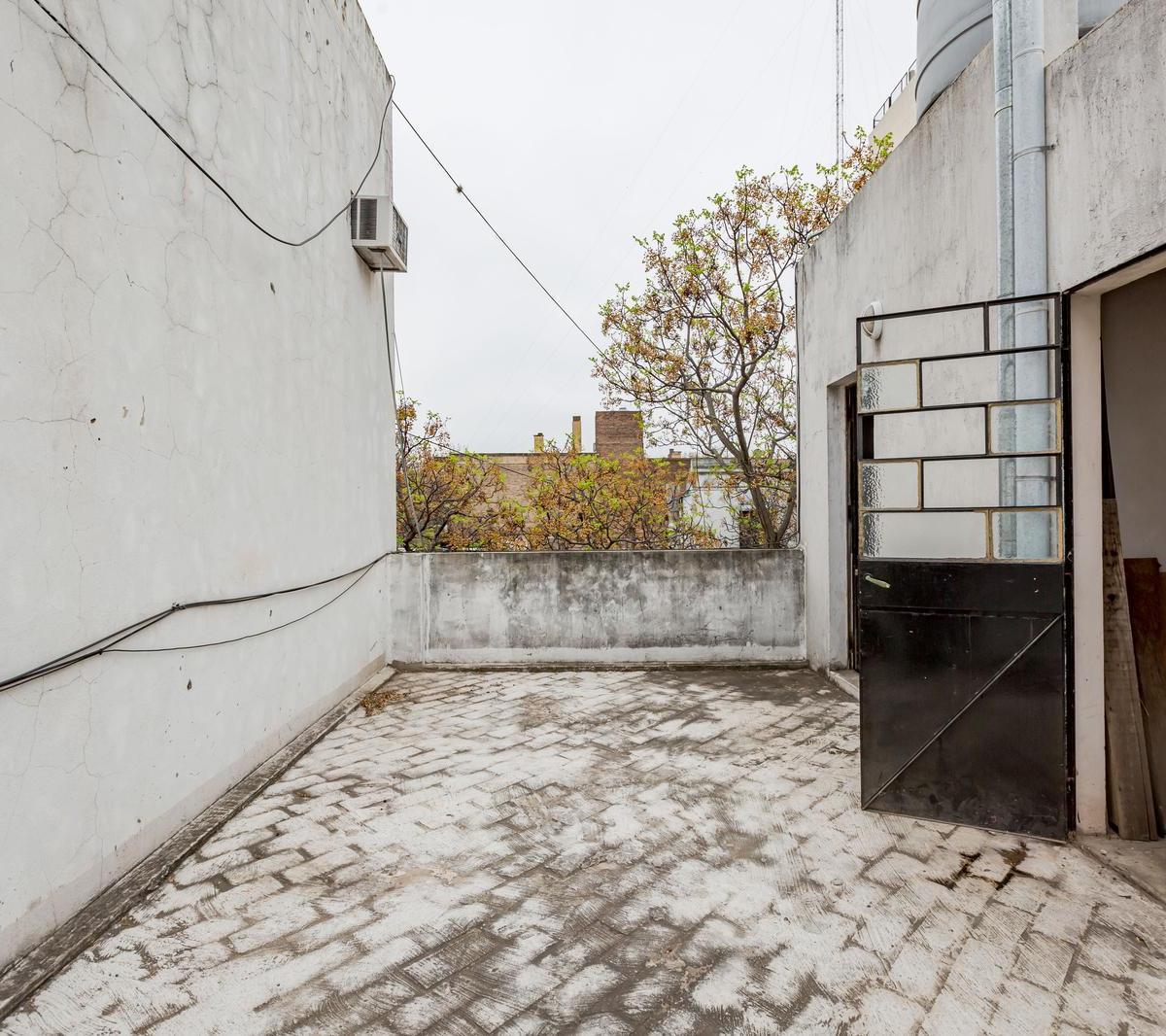 Venta/permuta - Casa - 2 Departamentos - Patio y Terraza - Pichincha Rosario 3