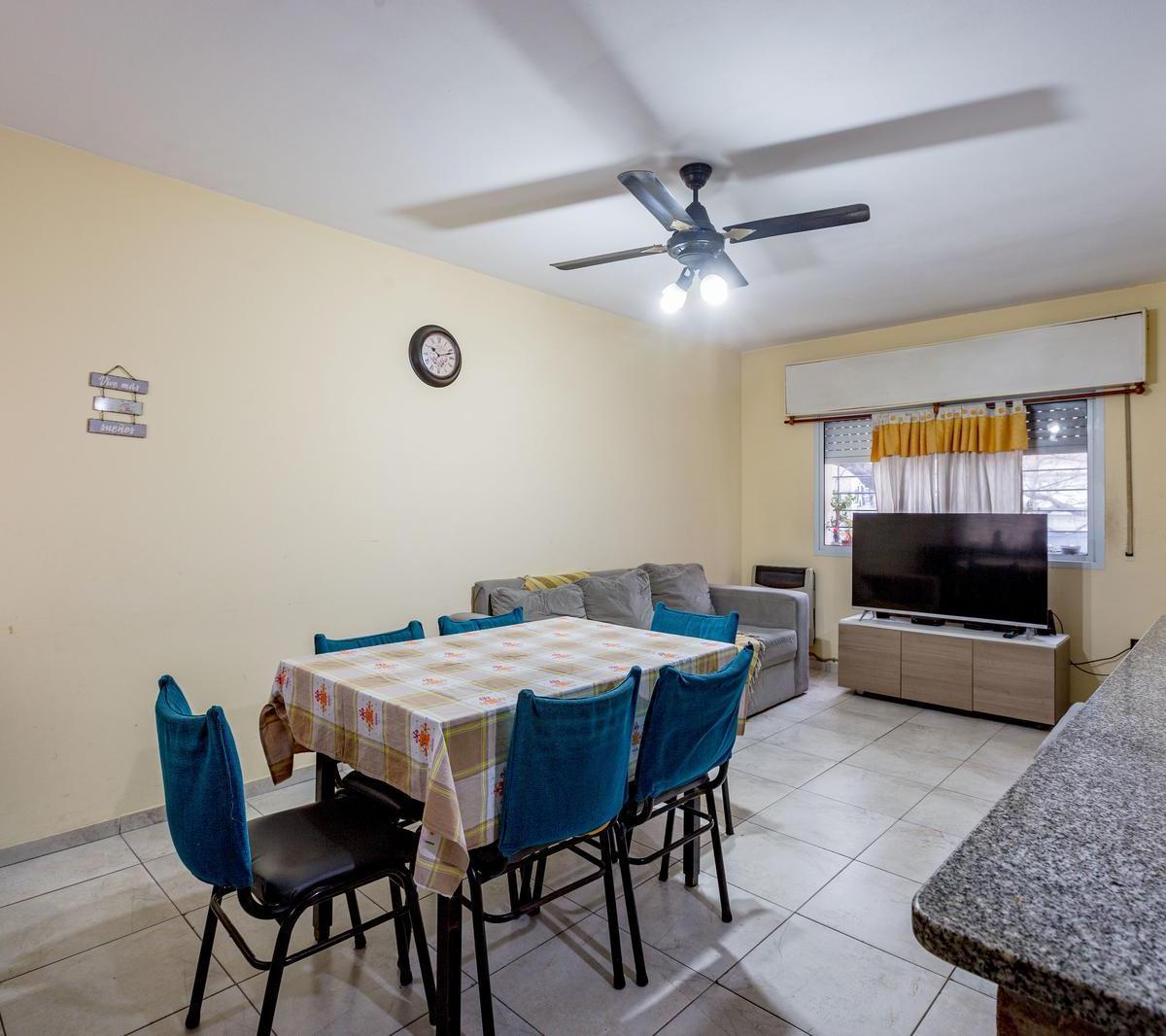 Venta/permuta - Casa - 2 Departamentos - Patio y Terraza - Pichincha Rosario 4