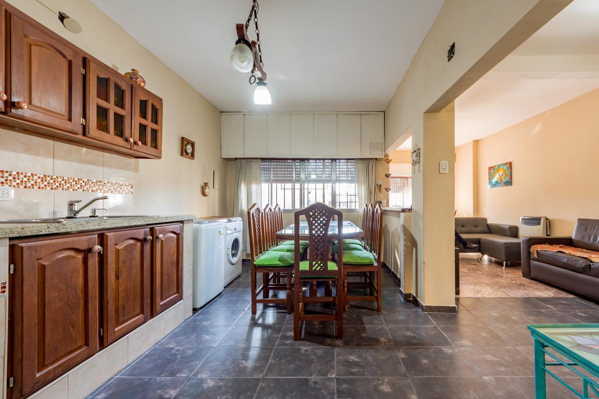Venta - Casa 3 Dorm. con Pileta y Galería con Parrillero - Alberdi, Rosario 3
