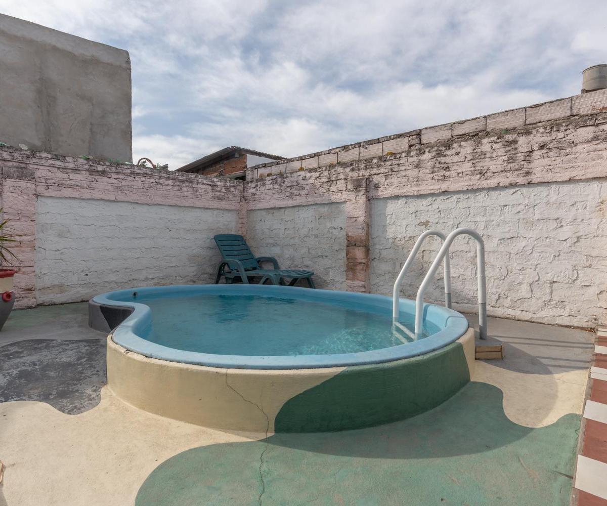 Foto de VENTA/PERMUTA - Casa - 2 dormitorios - Pileta - Empalme Graneros, imagen 4
