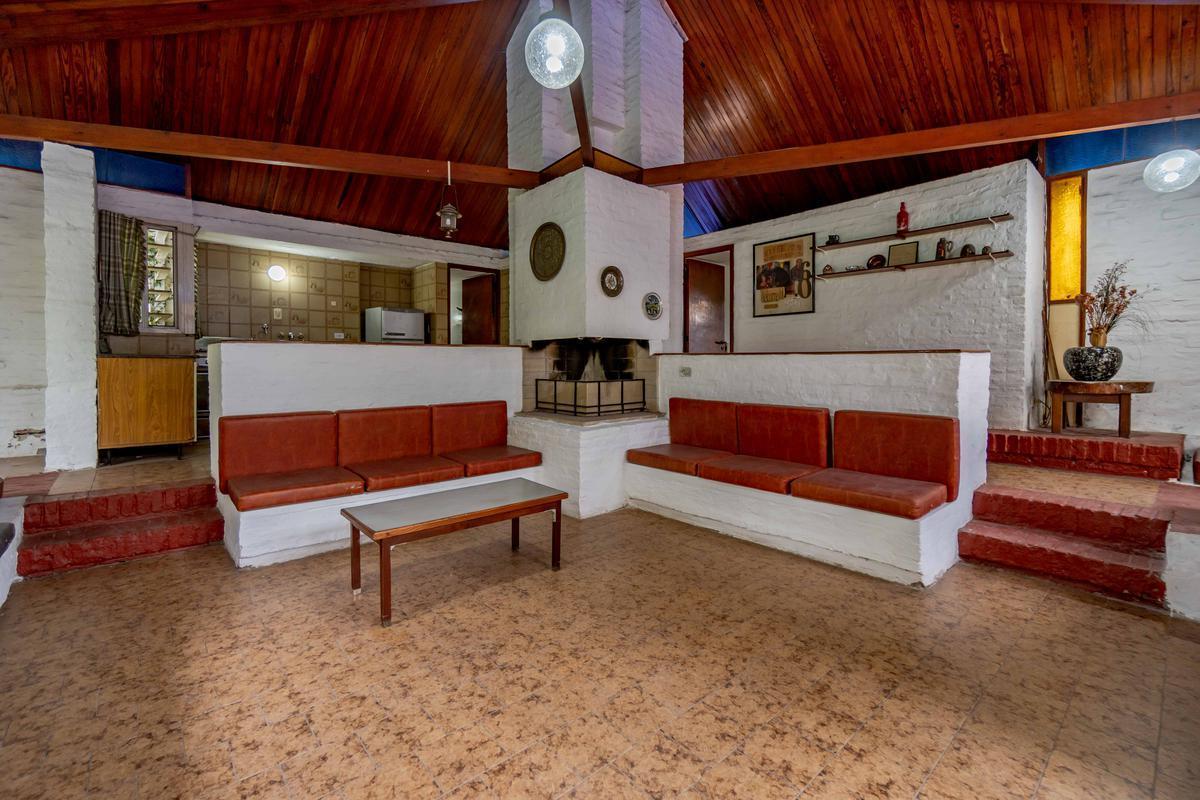VENTA - Casa - Quincho, Parrillero, Piscina y Cancha de tenis - Funes, Santa Fe.