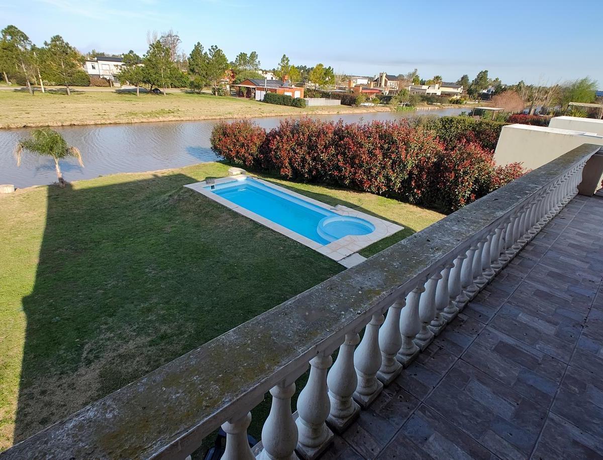 VENTA - Casa - 3 Dormitorios y pileta - Patio con salida al lago - Solares de Carcarañá