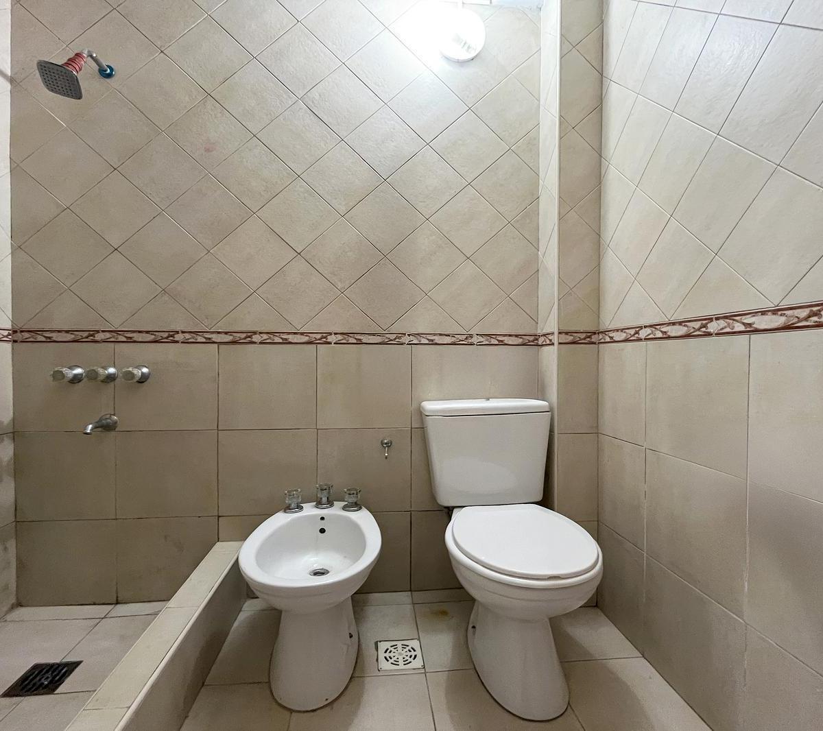 Venta/permuta - Casa - 2 Dorm. con Patio y Piscina - Granadero Baigorria 3