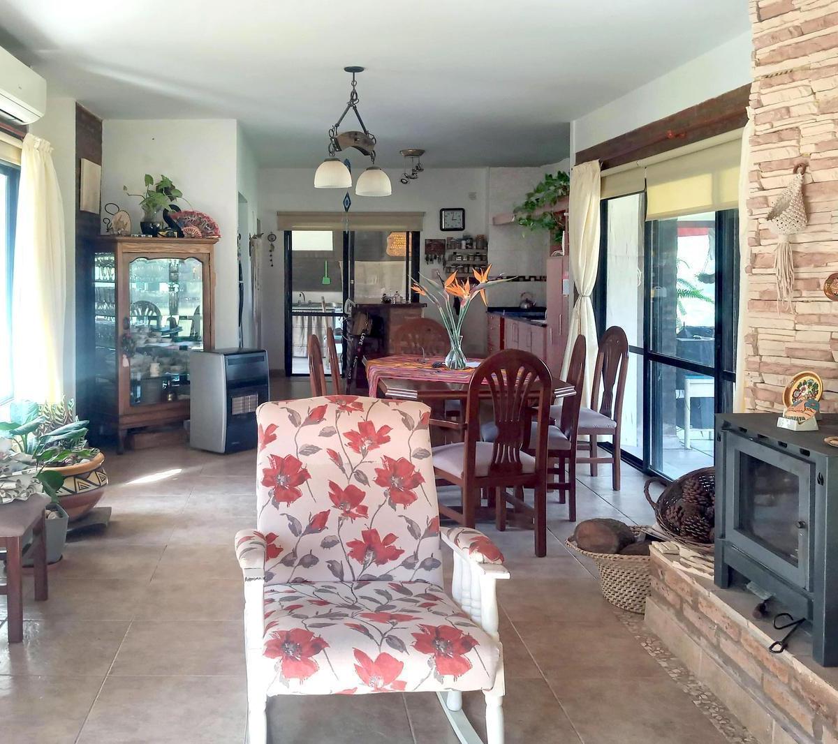 Foto de VENTA - Casa - 2 dormitorios - Jardín con pileta - Solares del Carcarañá, Oliveros, imagen 3