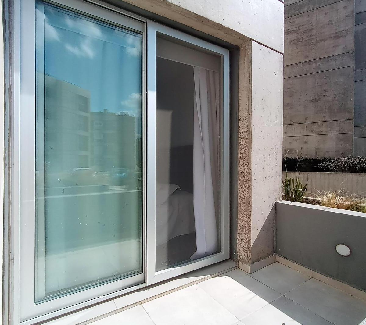 VENTA/PERMUTA - Departamento 1 dormitorio con patio y cochera - Condominio Ocho Sauces, Funes.