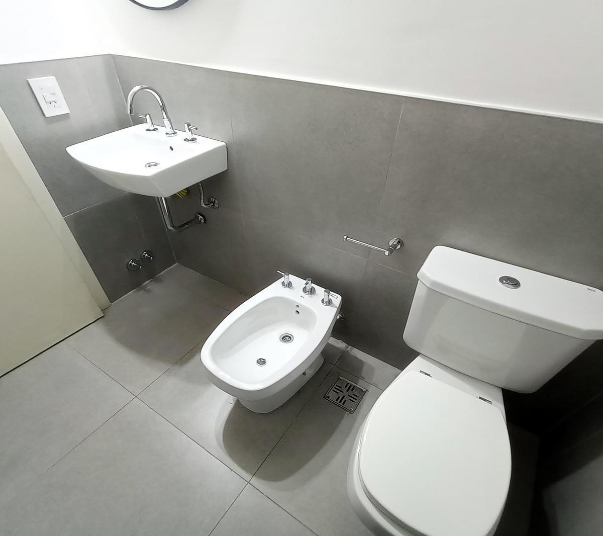 Foto de VENTA/PERMUTA - Departamento 1 dormitorio con patio y cochera, imagen 4