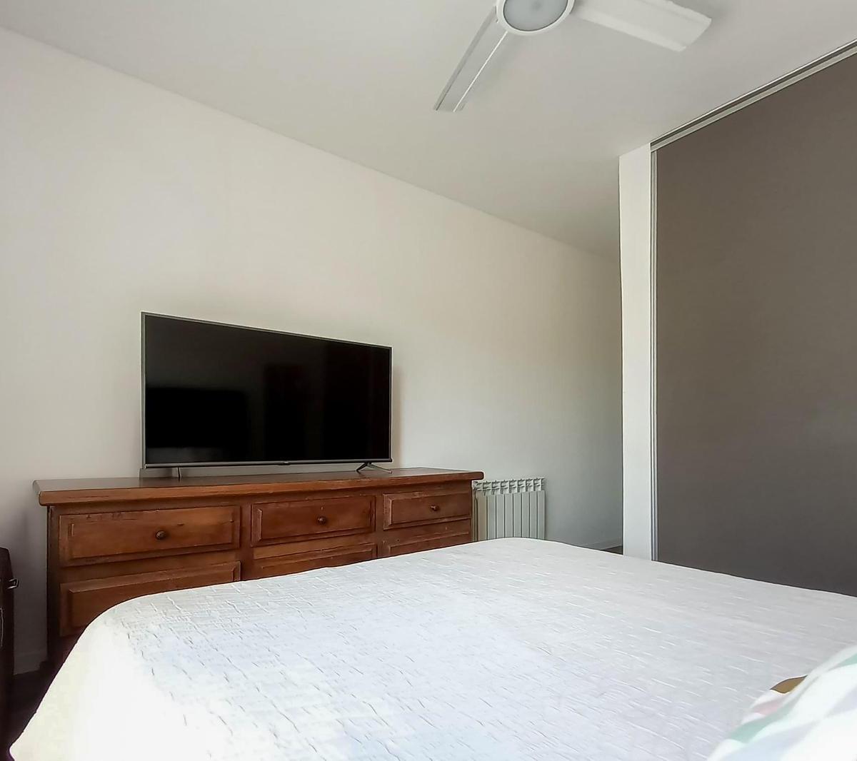 Foto de VENTA/PERMUTA - Departamento 1 dormitorio con patio y cochera, imagen 2