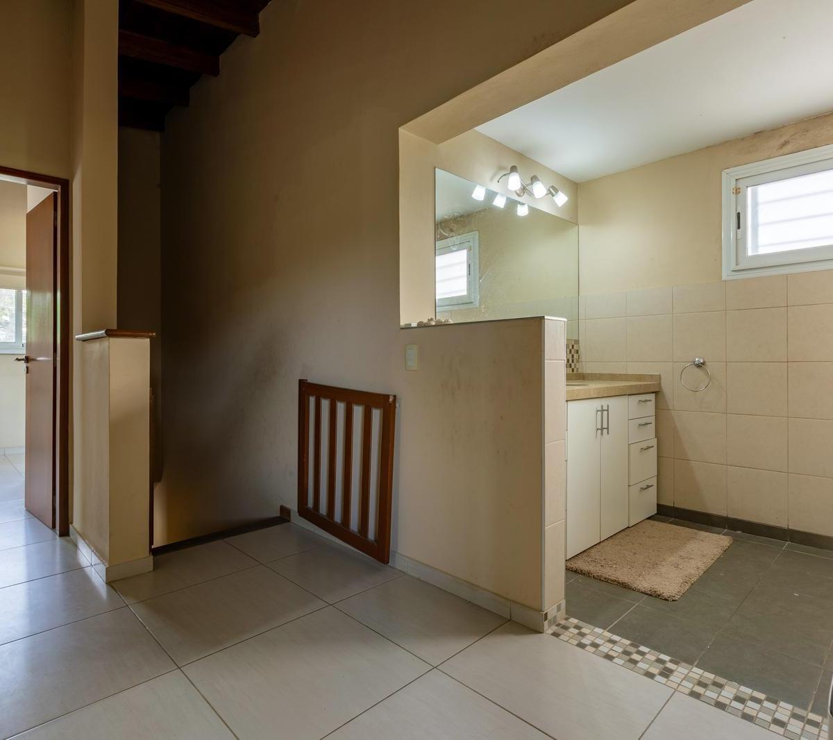 VENTA/PERMUTA- Casa 3 dormitorios. Alvear.