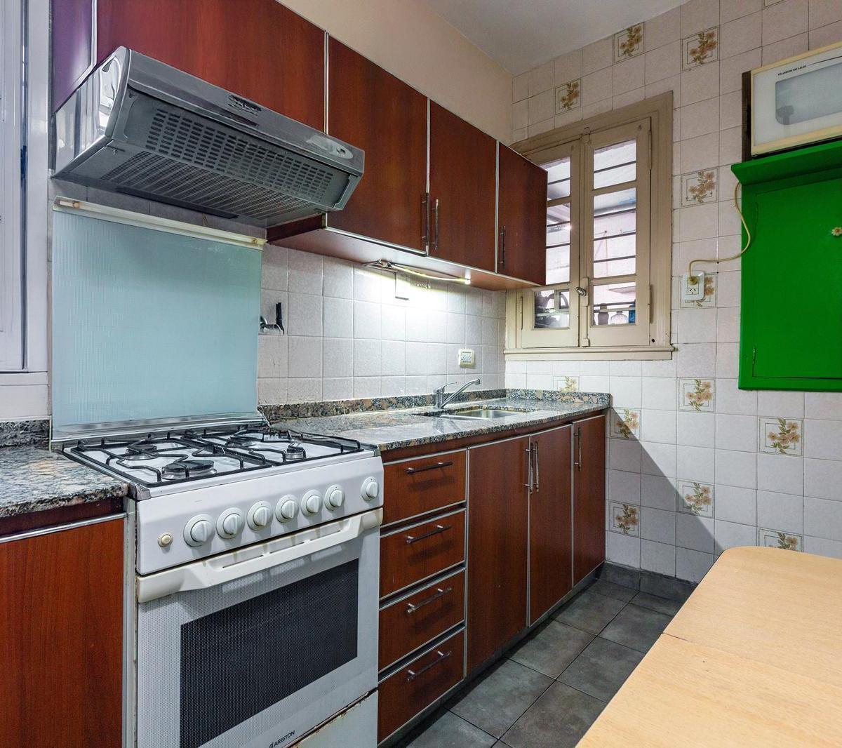 Venta/permuta - Casa de 3 Dorm. con Cochera. Parque Casado, Rosario. 2