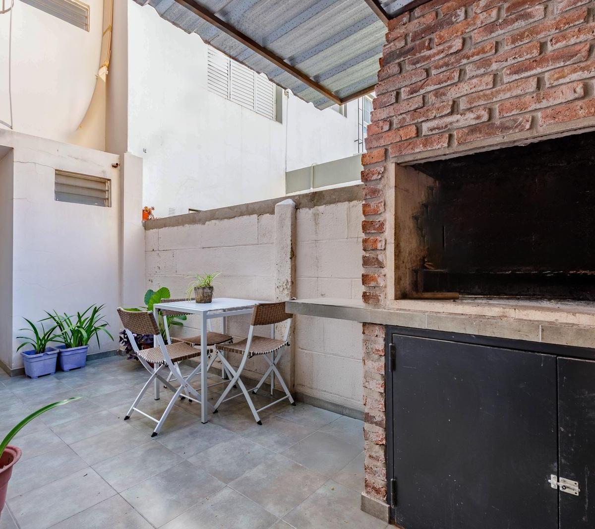 Venta/permuta - Casa de 3 Dorm. con Cochera. Parque Casado, Rosario. 1