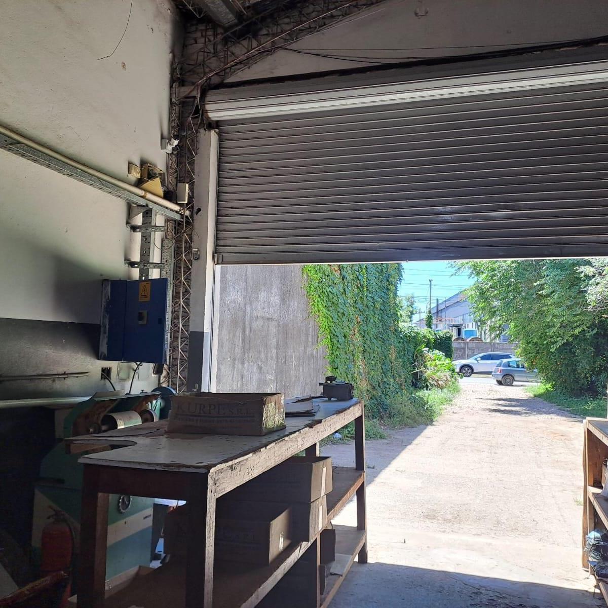 Venta - Galpón con 2 Oficinas. Sudoeste, Rosario. 2