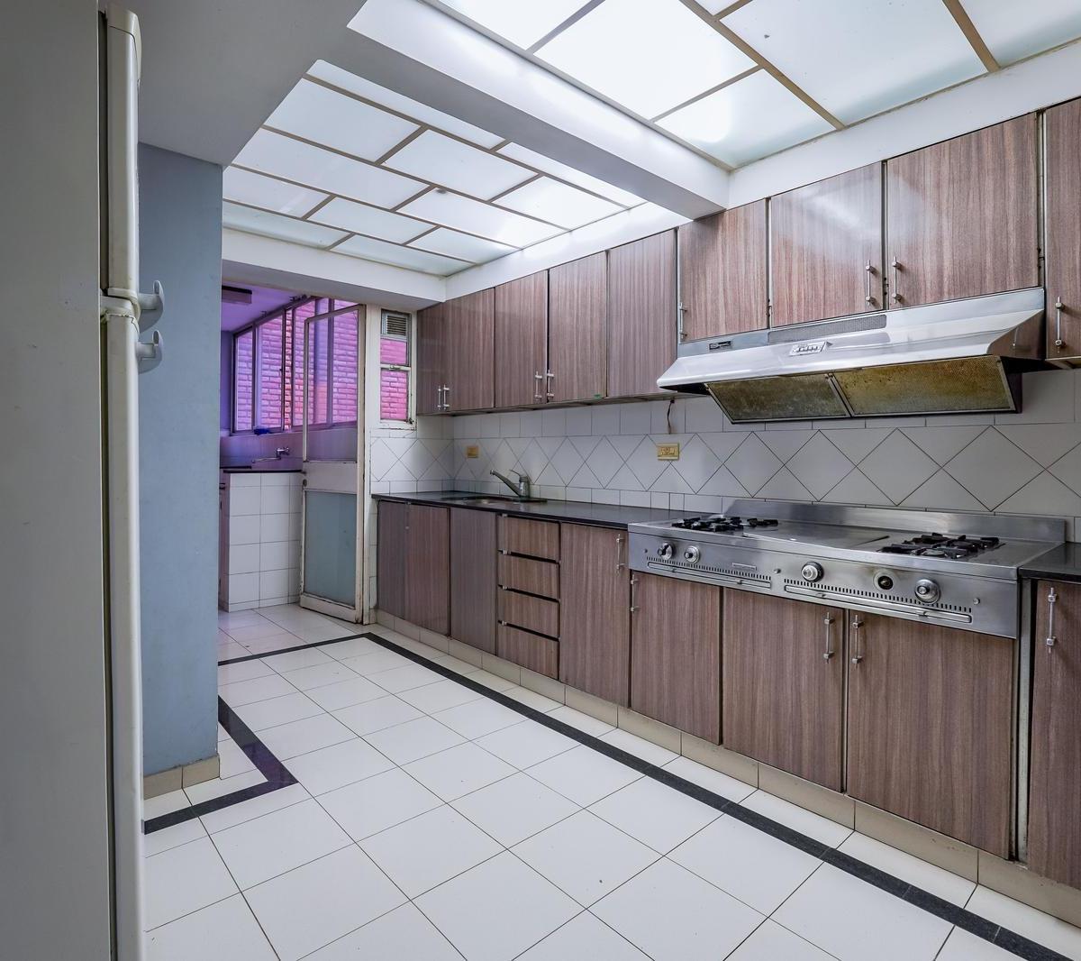 Venta/permuta - Departamento de 4 Dorm. - Centro, Rosario. 2