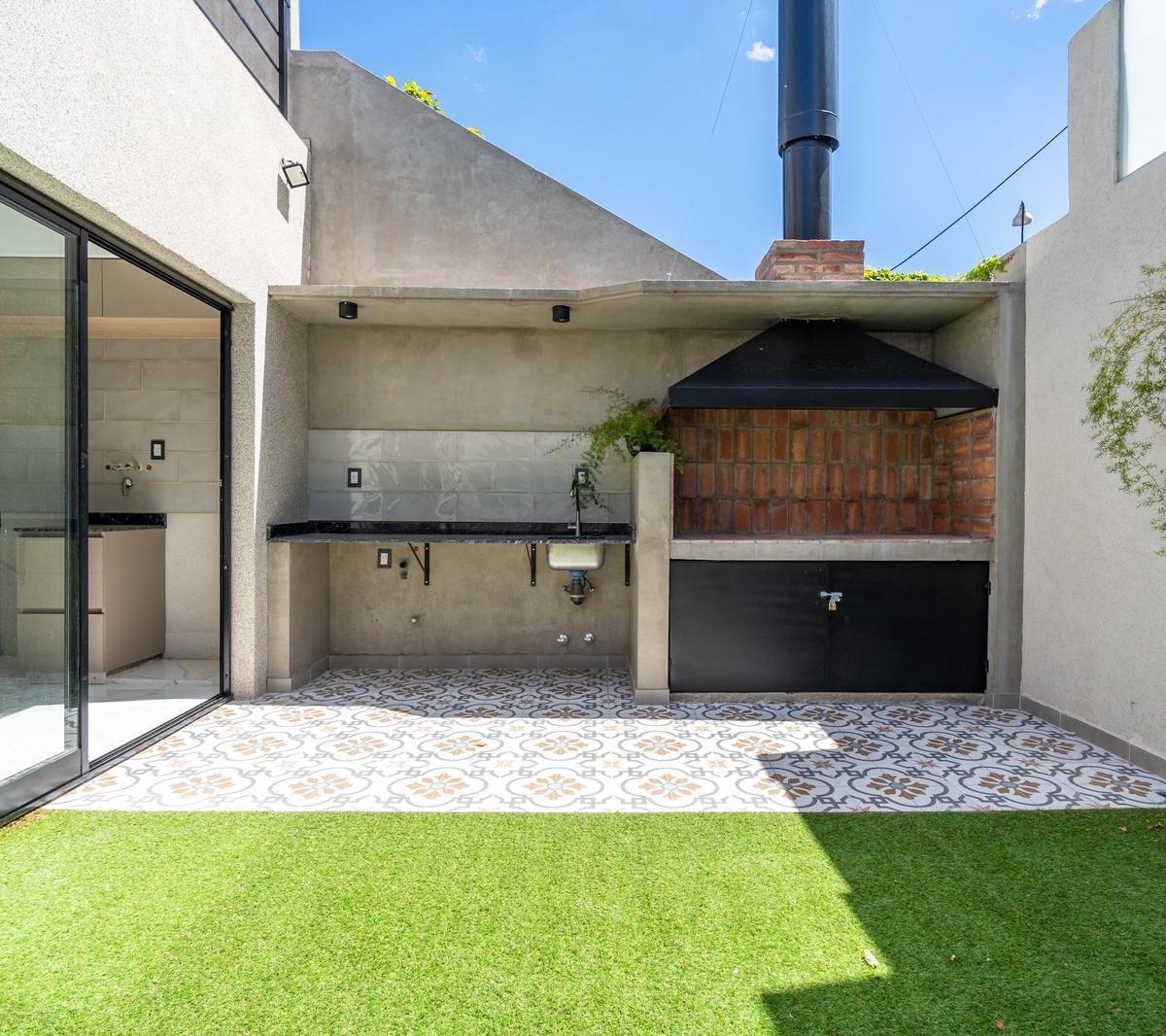 Venta - Casa de 3 Dorm., con Cochera, Parrillero y Balcón. Refinería, Rosario. 5