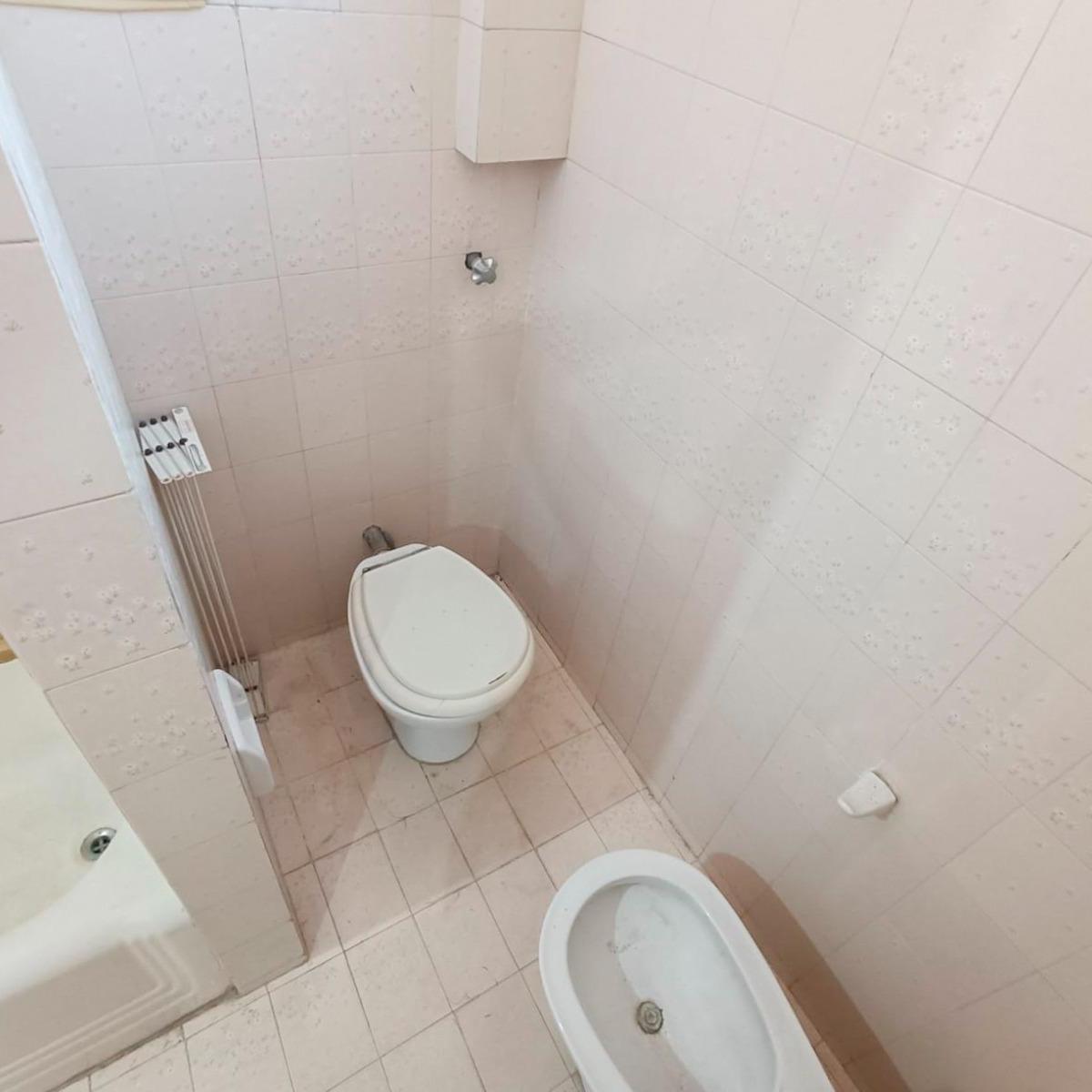 Venta - Casa de 5 Dorm. con Patio y Piscina. España y Hospitales, Rosario. 3