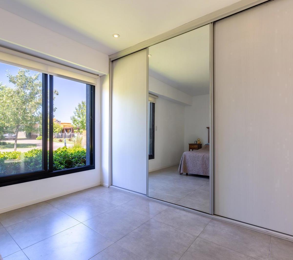 Foto de VENTA/PERMUTA - Casa de 3 dormitorios. Puerto Roldán., imagen 5